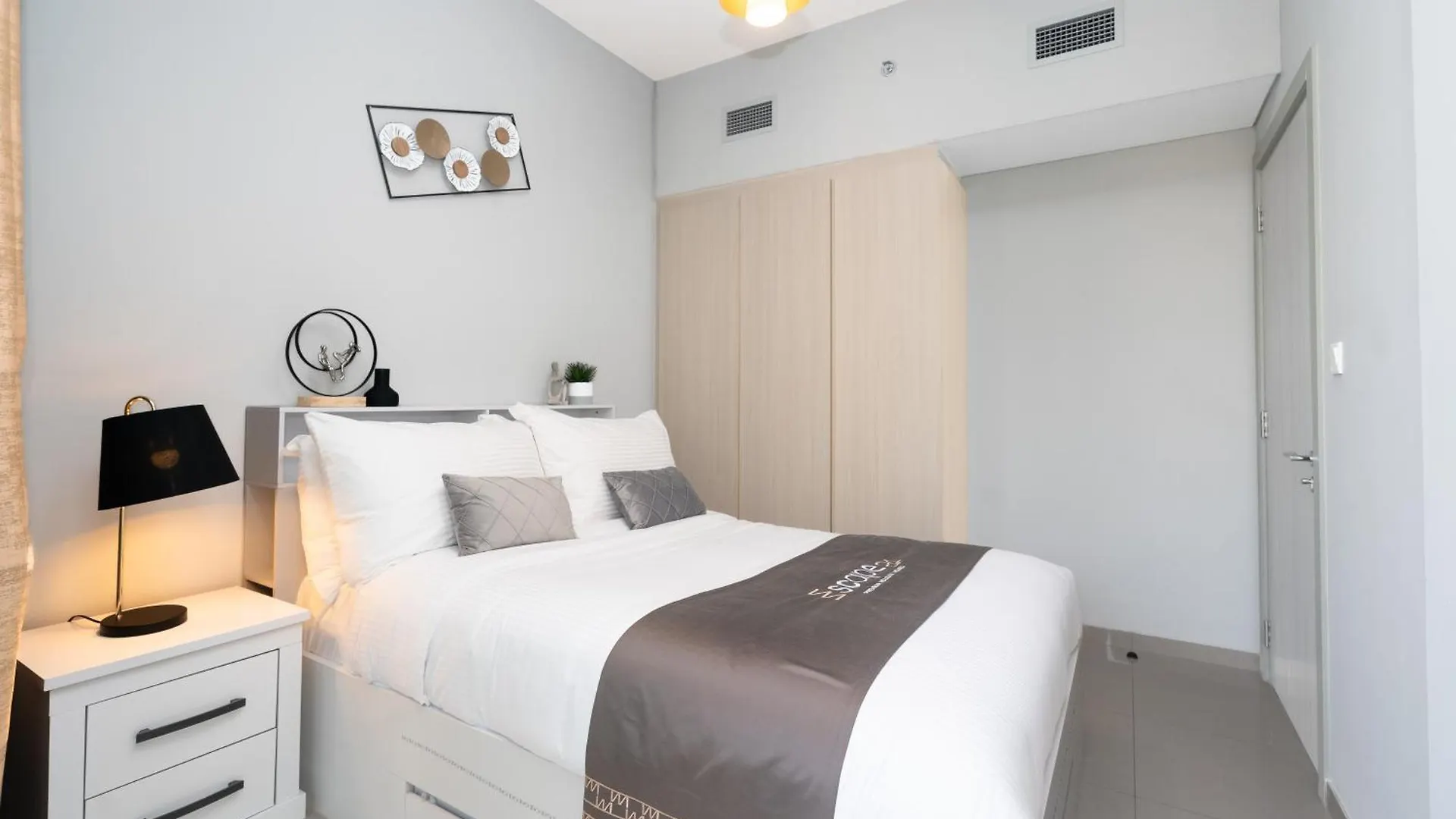 Zada Tower 1Br In Business Bay Near Metro & Burj Khalifa Dubai - Escape 24 Holiday Homes United Arab Emirates